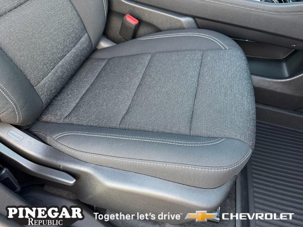 new 2025 Chevrolet Traverse car, priced at $38,990