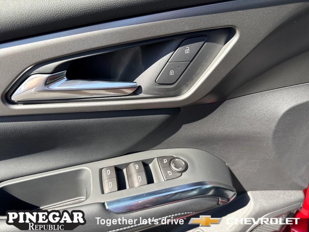 new 2025 Chevrolet Traverse car, priced at $38,990
