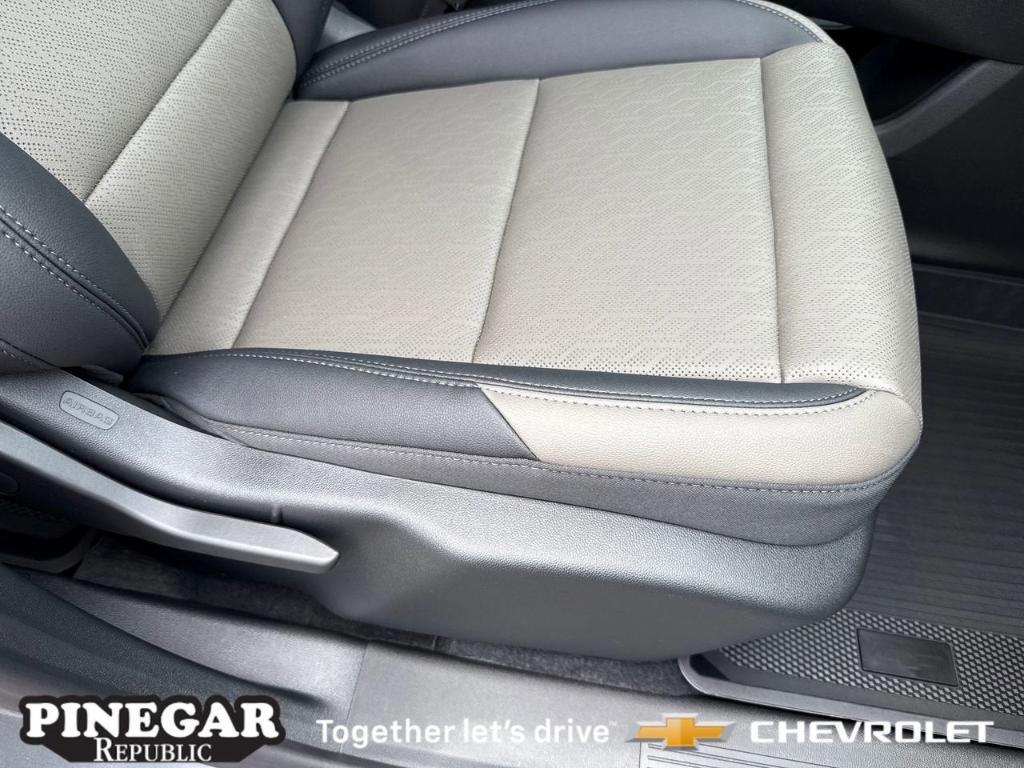 new 2026 Chevrolet Equinox car, priced at $32,295