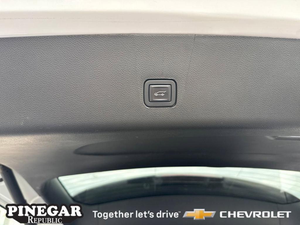used 2023 Chevrolet Traverse car, priced at $29,639