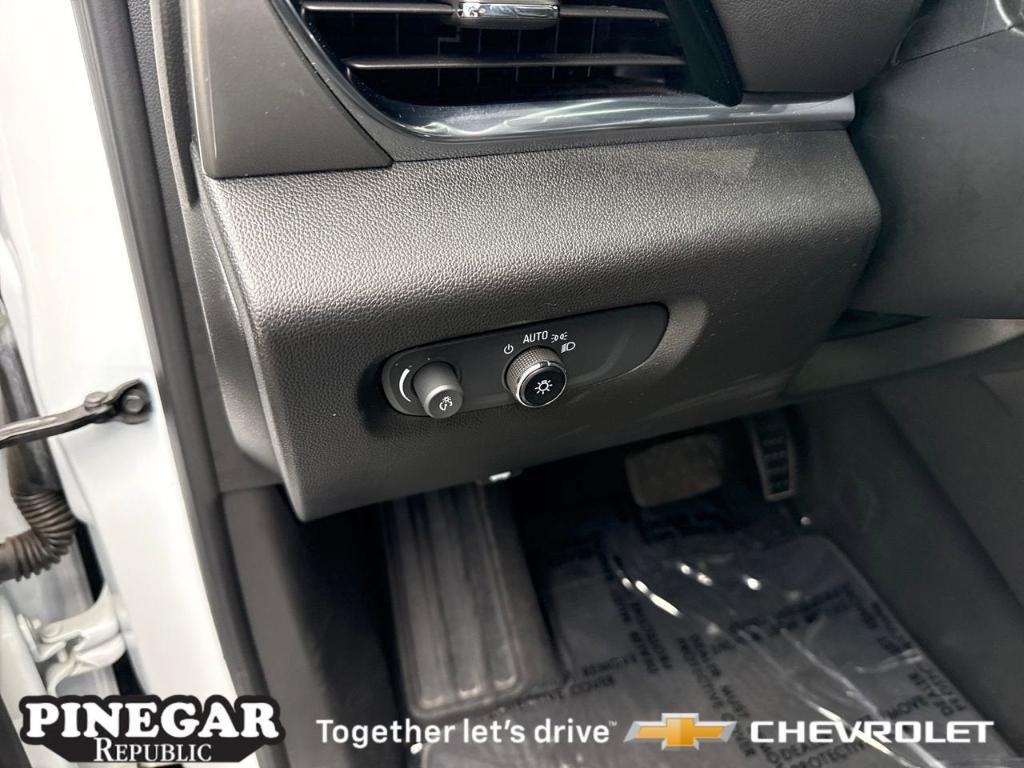 used 2023 Chevrolet Traverse car, priced at $29,639