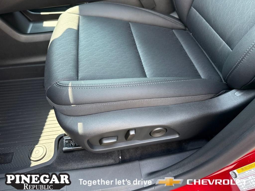 new 2026 Chevrolet Equinox car, priced at $32,190
