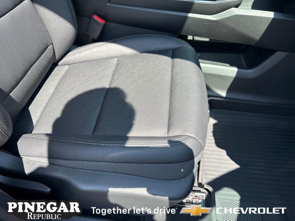 new 2026 Chevrolet Equinox car, priced at $32,190