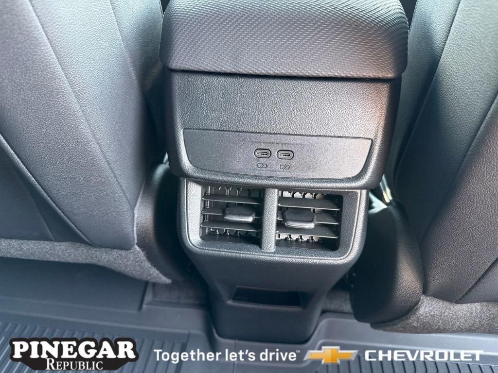 new 2026 Chevrolet Equinox car, priced at $32,190