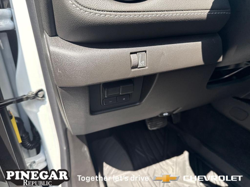 new 2025 Chevrolet Colorado car, priced at $39,005