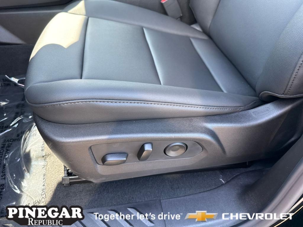 new 2025 Chevrolet Colorado car, priced at $43,995