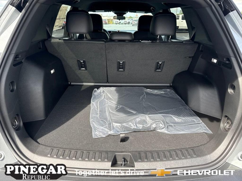 new 2026 Chevrolet Equinox car, priced at $32,595