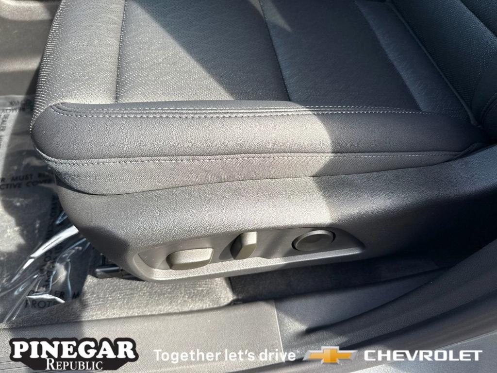 new 2026 Chevrolet Equinox car, priced at $32,595