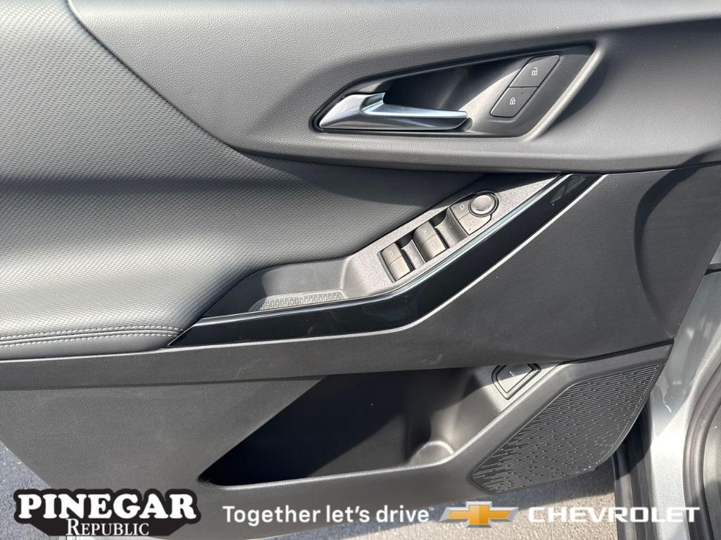 new 2026 Chevrolet Equinox car, priced at $32,640