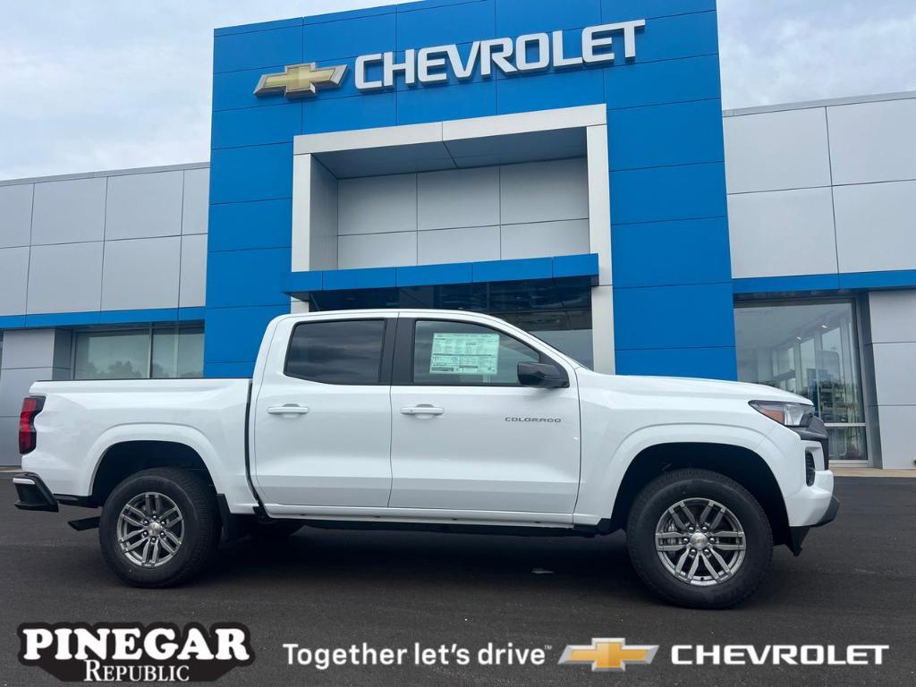 new 2024 Chevrolet Colorado car, priced at $33,915