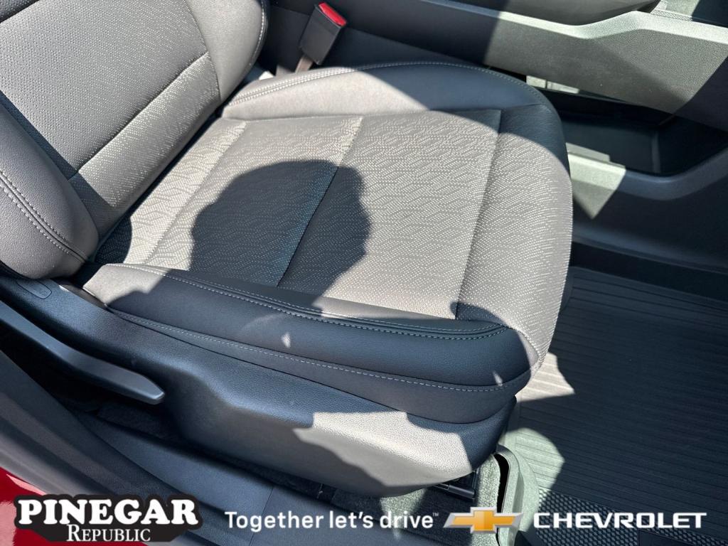 new 2026 Chevrolet Equinox car, priced at $33,780
