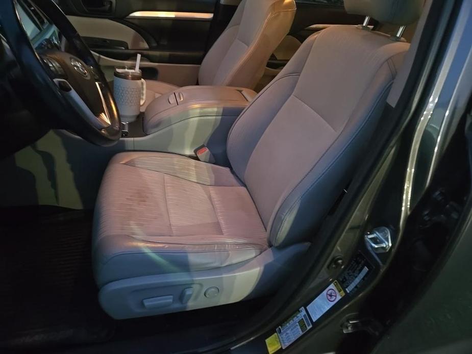 used 2018 Toyota Highlander car, priced at $24,360