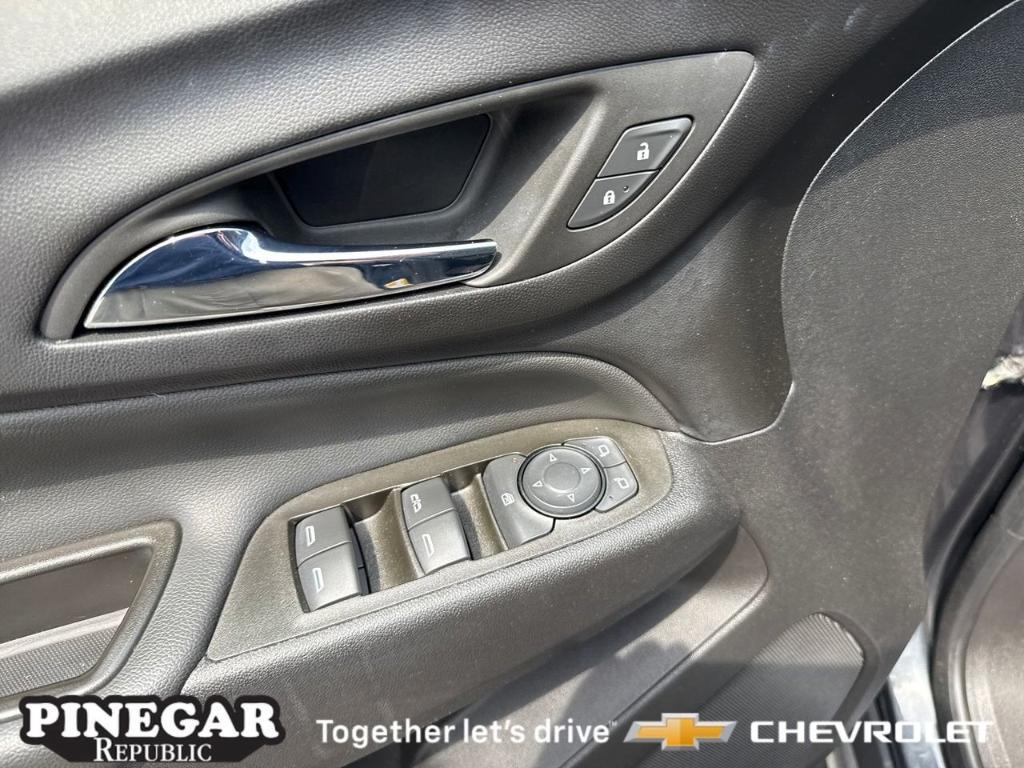 used 2023 Chevrolet Equinox car, priced at $22,864