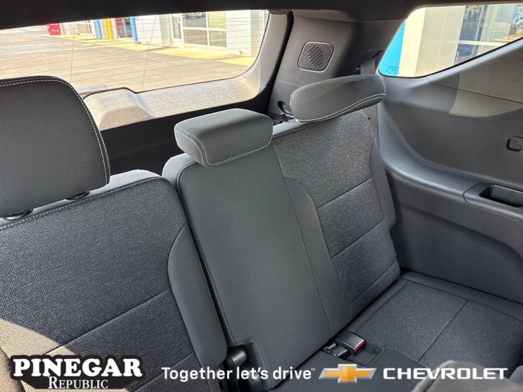 new 2026 Chevrolet Traverse car, priced at $43,515
