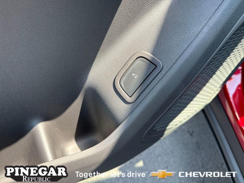 new 2026 Chevrolet Traverse car, priced at $43,515