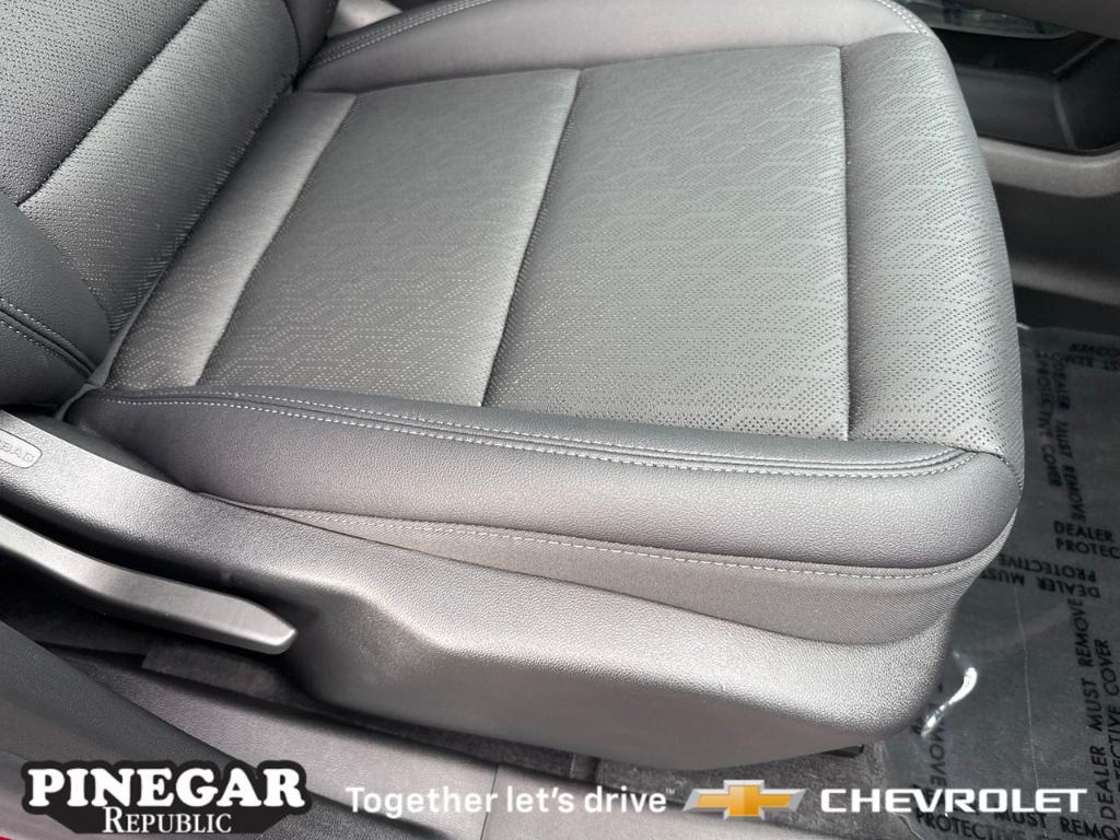 new 2026 Chevrolet Equinox car, priced at $34,630