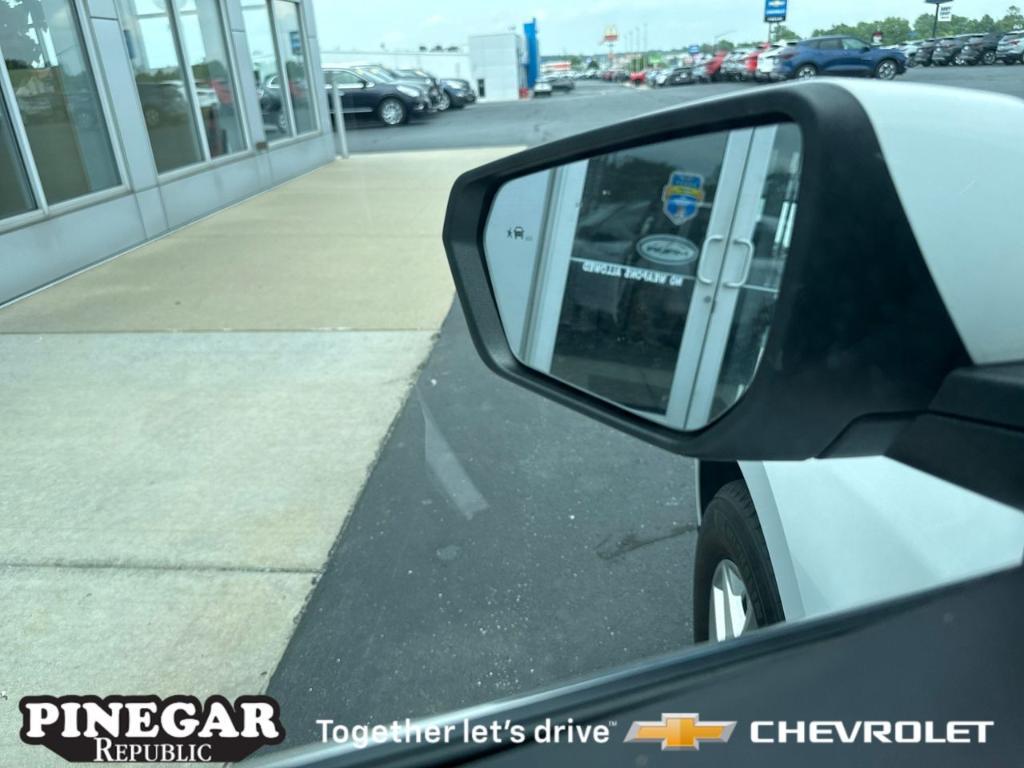 used 2022 Chevrolet Equinox car, priced at $24,343
