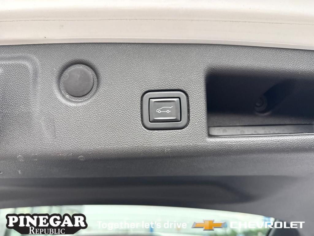 used 2022 Chevrolet Equinox car, priced at $24,343