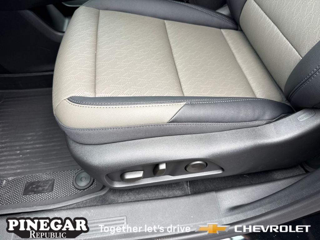 new 2026 Chevrolet Equinox car, priced at $32,340