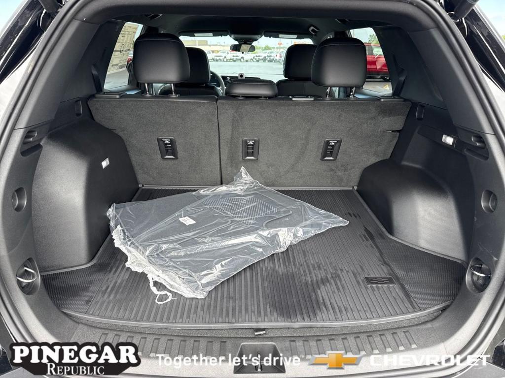 new 2026 Chevrolet Equinox car, priced at $32,340