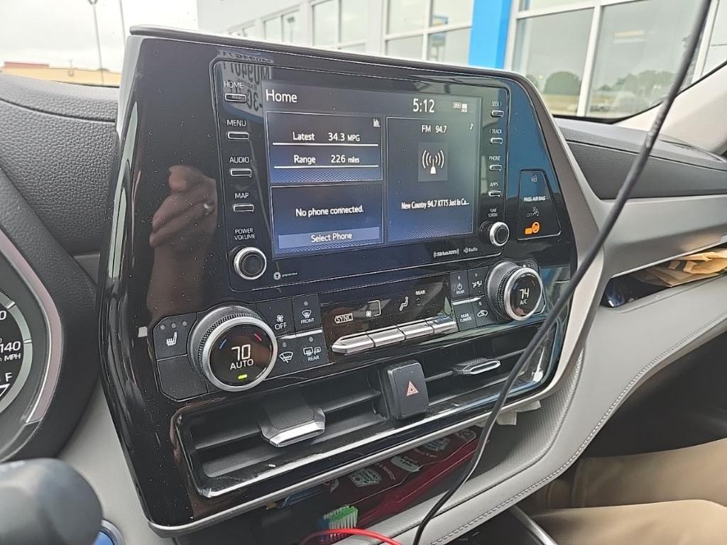 used 2021 Toyota Highlander Hybrid car, priced at $27,876