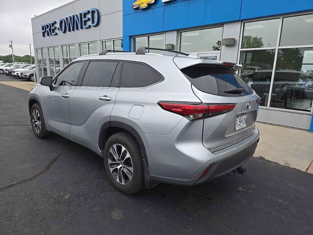 used 2021 Toyota Highlander Hybrid car, priced at $27,876