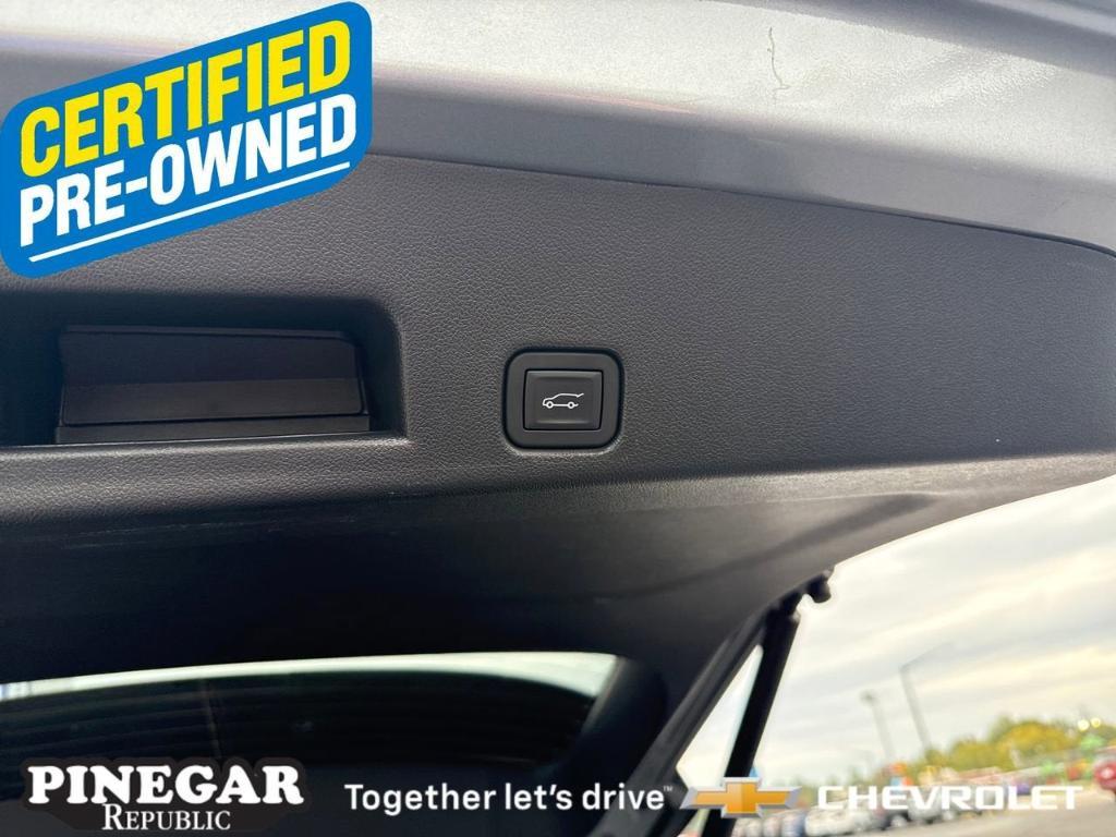 used 2025 Chevrolet Traverse car, priced at $38,655