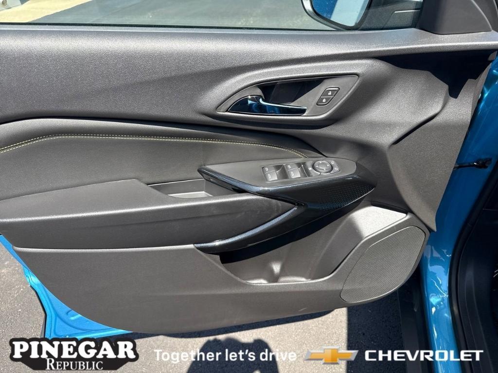 new 2025 Chevrolet Trax car, priced at $24,980