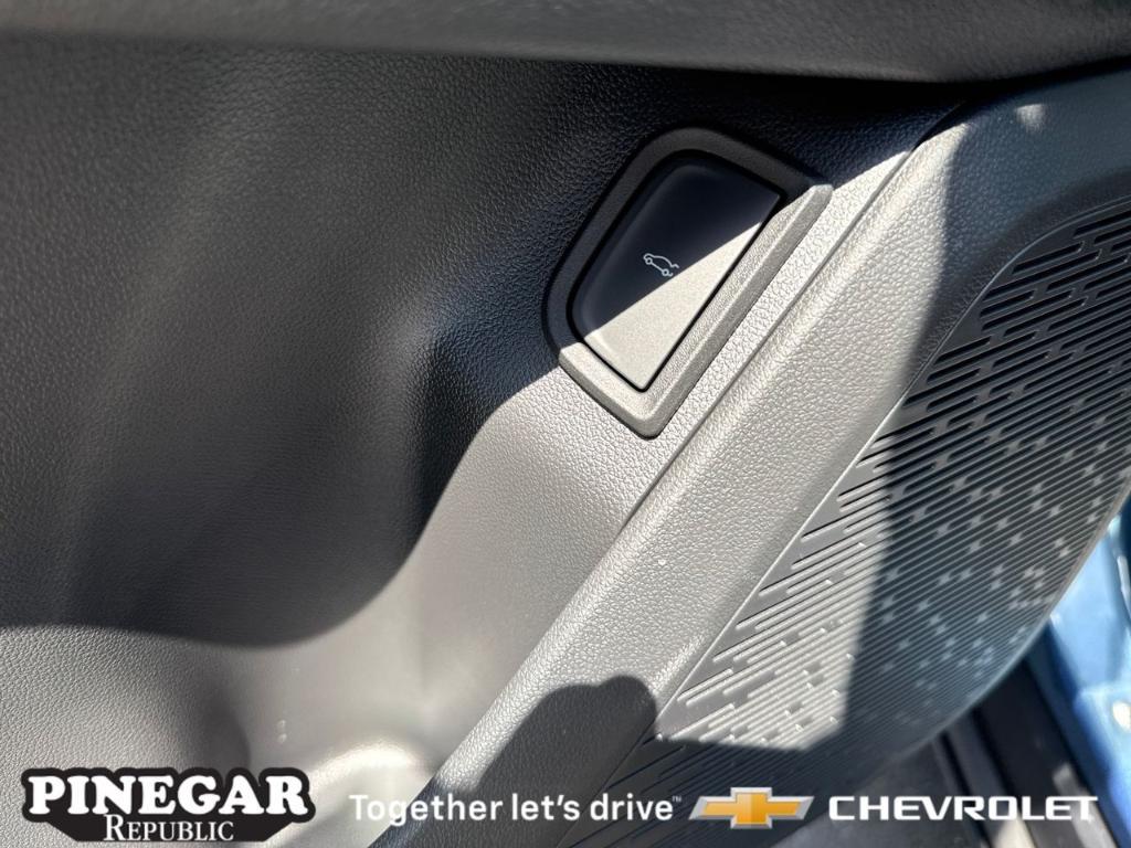 new 2026 Chevrolet Equinox car, priced at $34,135