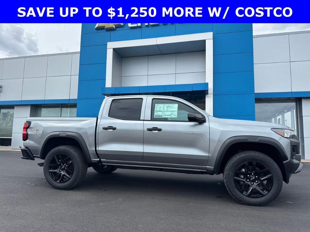 new 2025 Chevrolet Colorado car, priced at $43,995