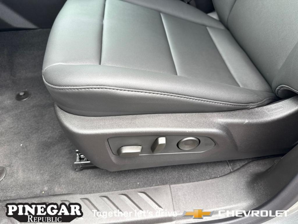 new 2025 Chevrolet Colorado car, priced at $43,895