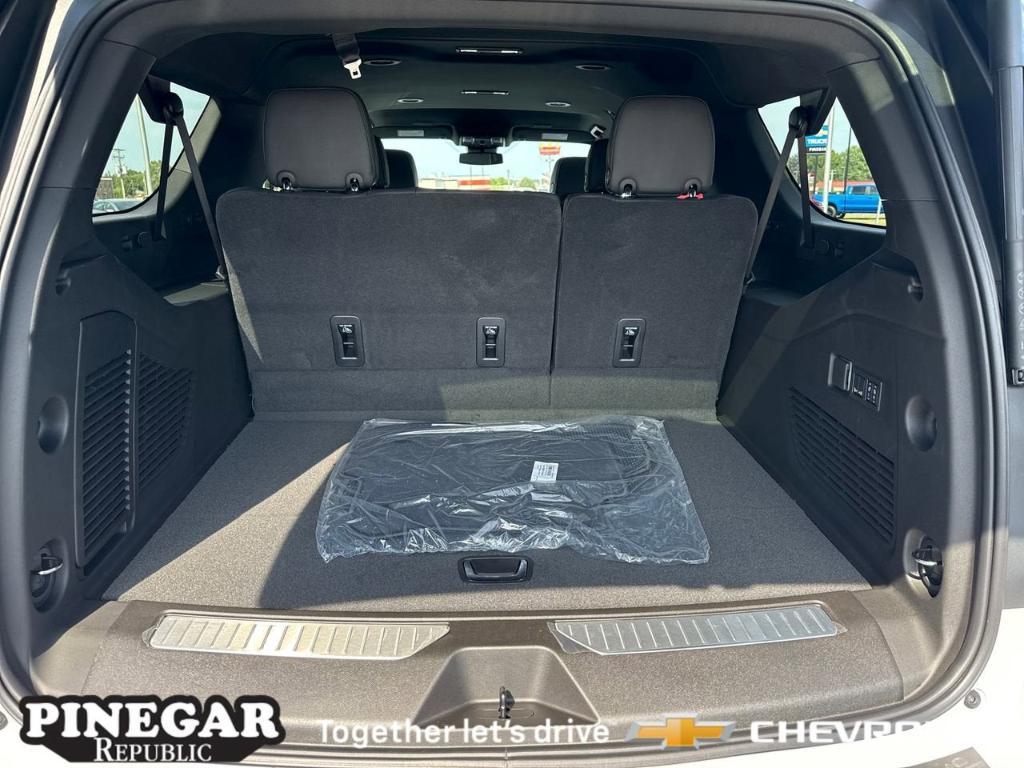 new 2025 Chevrolet Suburban car, priced at $75,190