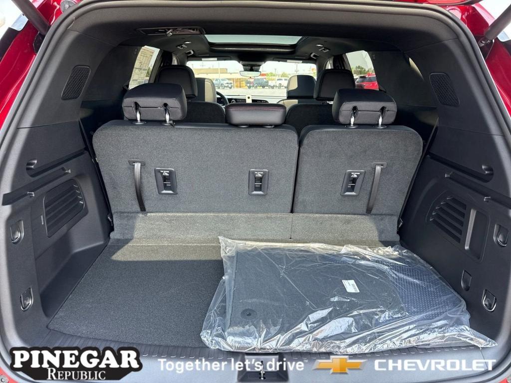 new 2026 Chevrolet Traverse car, priced at $53,115