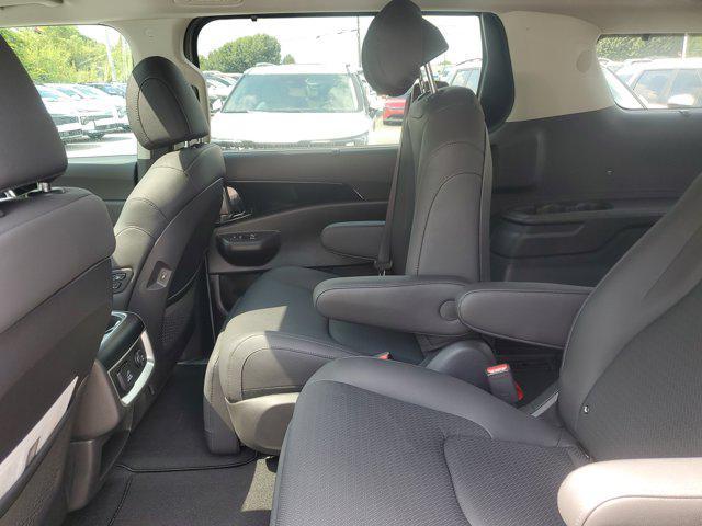 new 2025 Kia Carnival Hybrid car, priced at $52,800