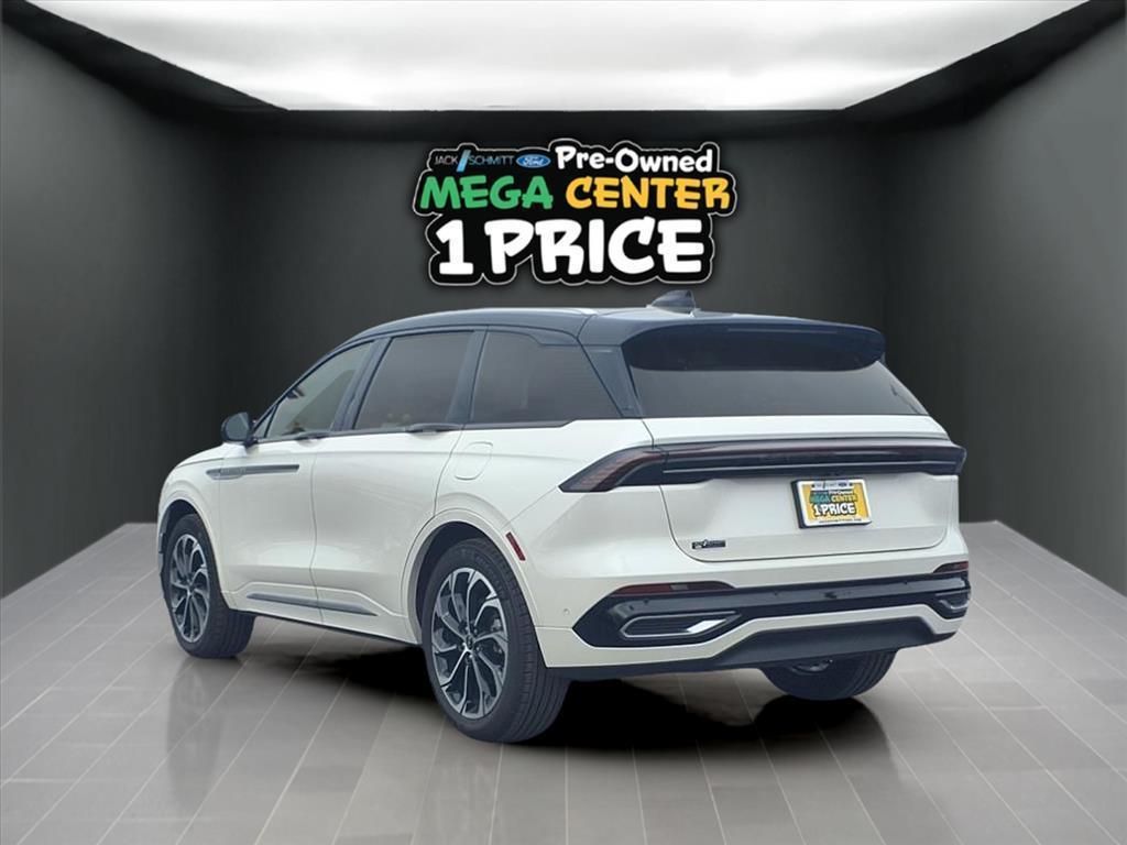 used 2024 Lincoln Nautilus car, priced at $51,621