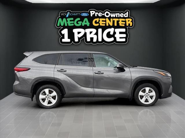 used 2022 Toyota Highlander car, priced at $28,500