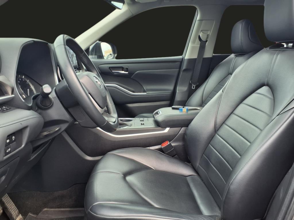 used 2023 Toyota Highlander car, priced at $34,670