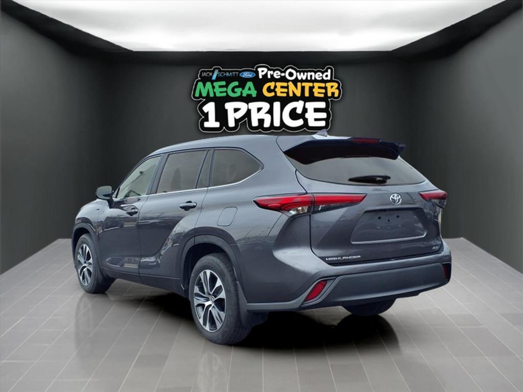used 2023 Toyota Highlander car, priced at $34,670