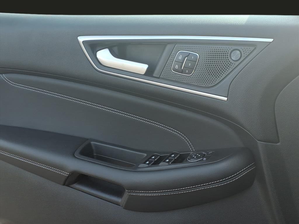 used 2024 Ford Edge car, priced at $27,000