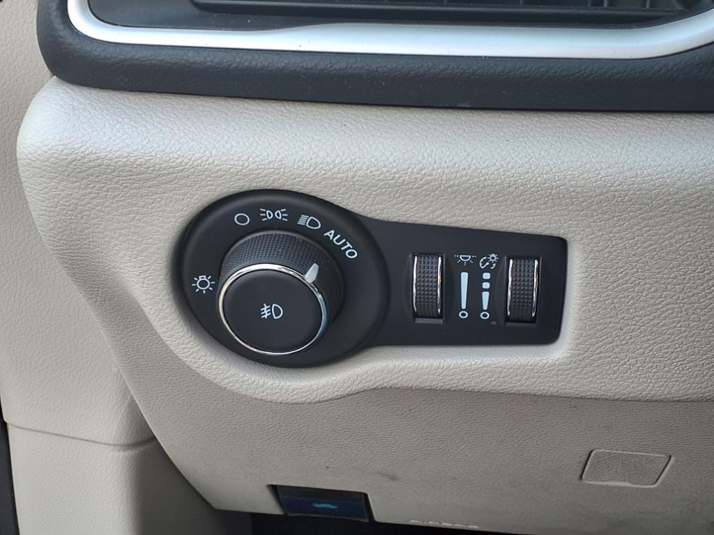 used 2021 Chrysler Pacifica car, priced at $23,269