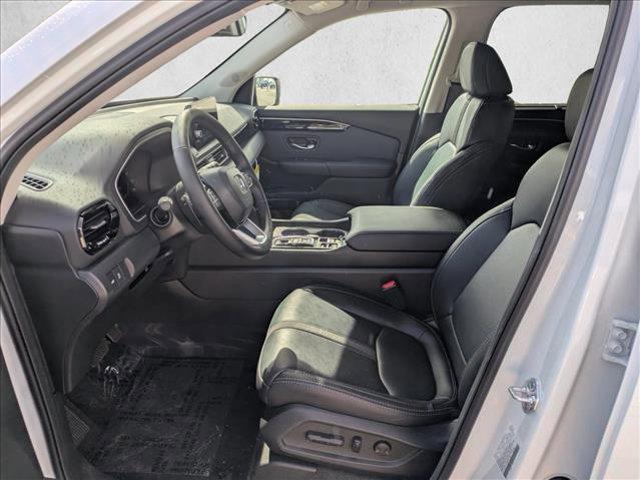new 2025 Honda Pilot car, priced at $45,195