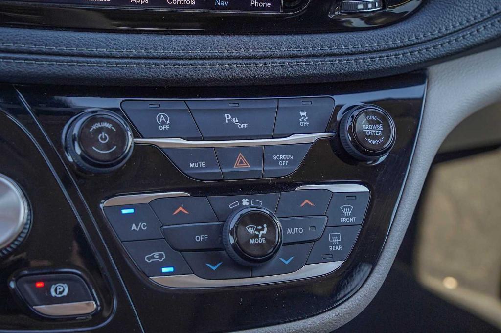 used 2018 Chrysler Pacifica car, priced at $10,178