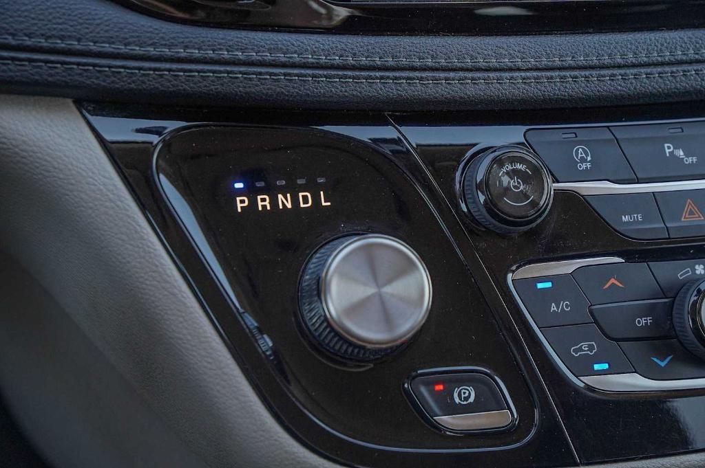 used 2018 Chrysler Pacifica car, priced at $10,178