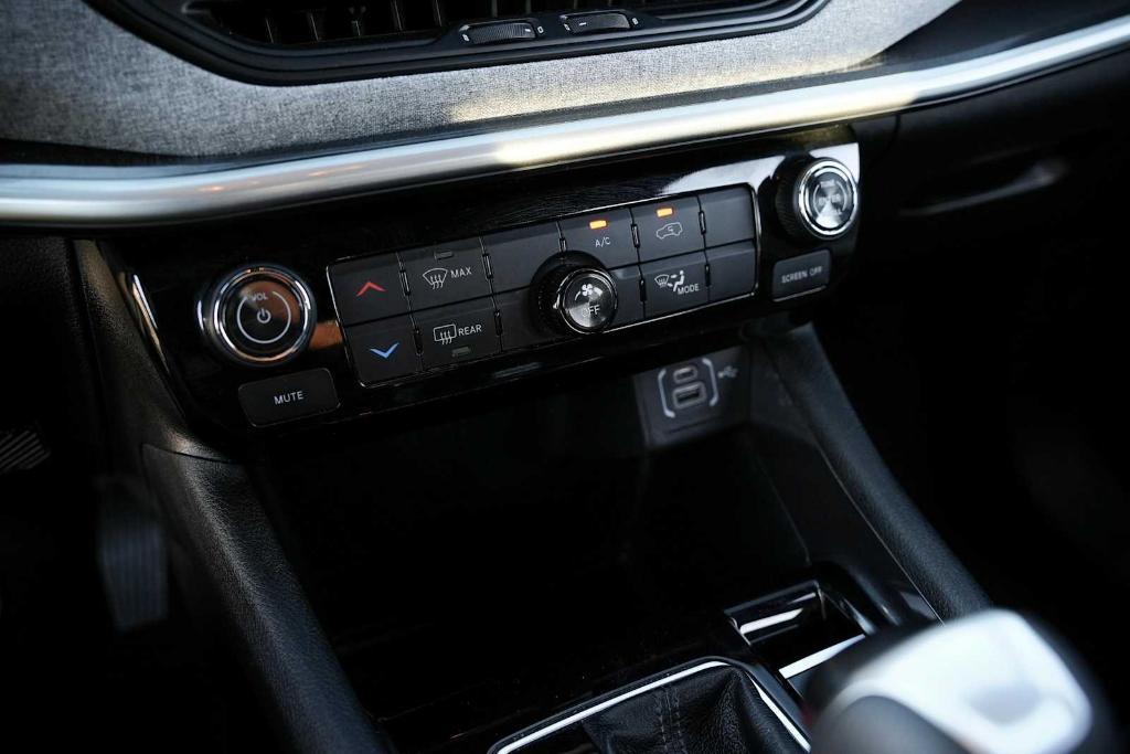 used 2024 Jeep Compass car, priced at $19,498