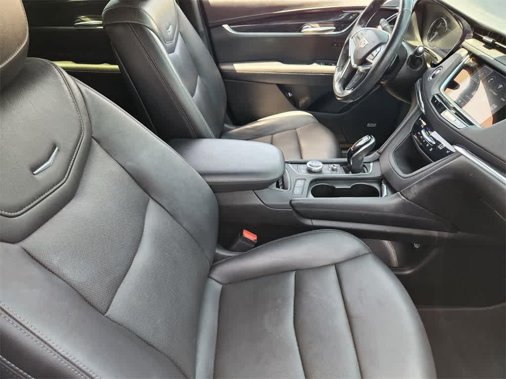 used 2020 Cadillac XT5 car, priced at $27,998