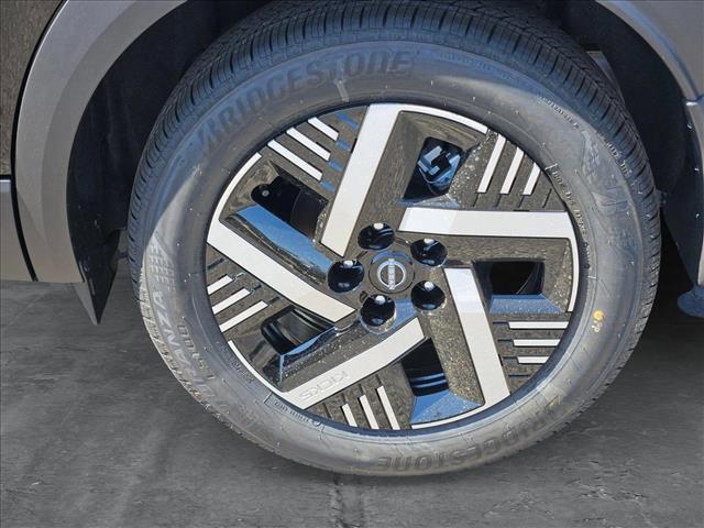 new 2025 Nissan Kicks car, priced at $23,707