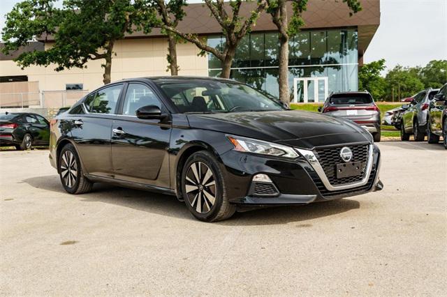 used 2022 Nissan Altima car, priced at $18,999