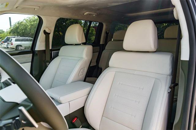 new 2025 Hyundai SANTA FE HEV car, priced at $46,633