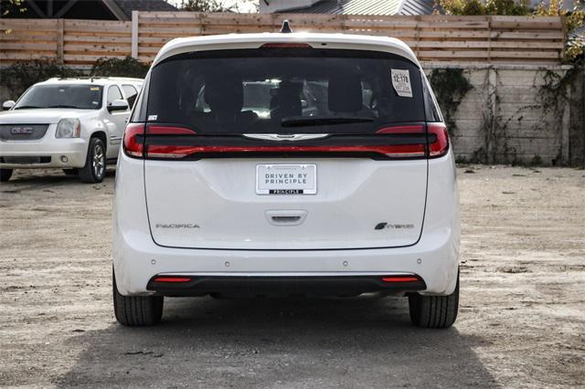 used 2024 Chrysler Pacifica Hybrid car, priced at $38,500