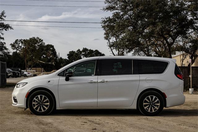 used 2024 Chrysler Pacifica Hybrid car, priced at $38,500